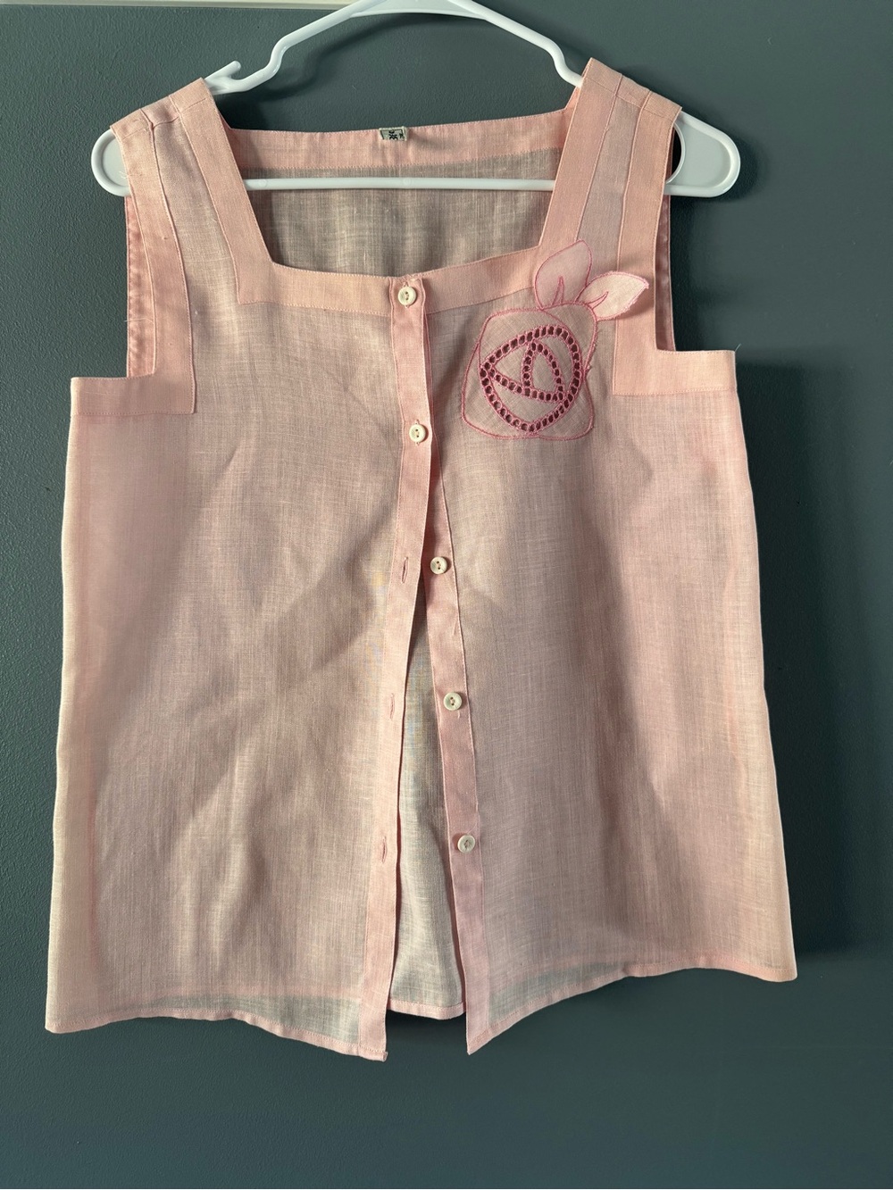 Women’s Pink Sleeveless Button-Front Top with Floral Applique